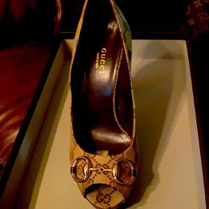 Vintage Gucci pumps in excellent condition